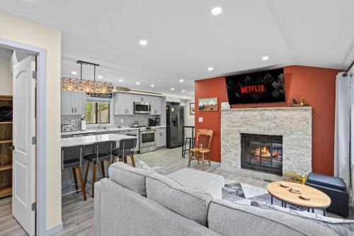 Pocono Lake House | The Cozy Cubhouse Perfect Couples Getaway