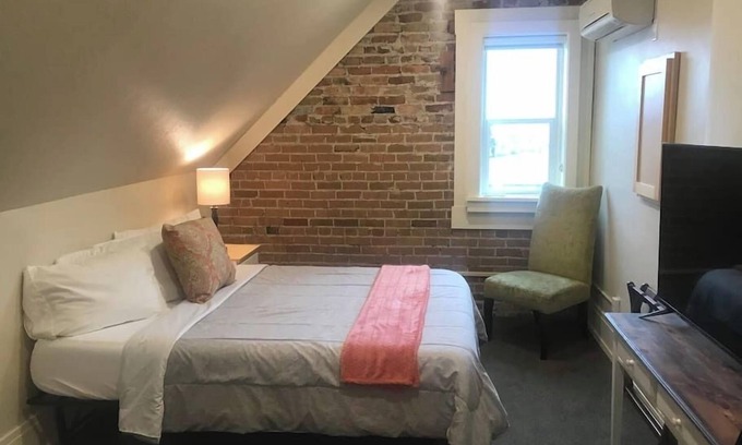 Joaquin Apartment | The "Crash Pad" Studio Apartment in Downtown Provo