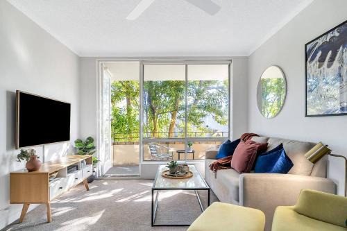 Crows Nest Apartment | 'the Crows Nest' - Stylish & Chic, North Sydney