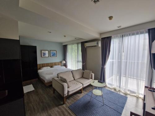 Patong Apartment | The Deck Condo Patong 5Fl Pool View