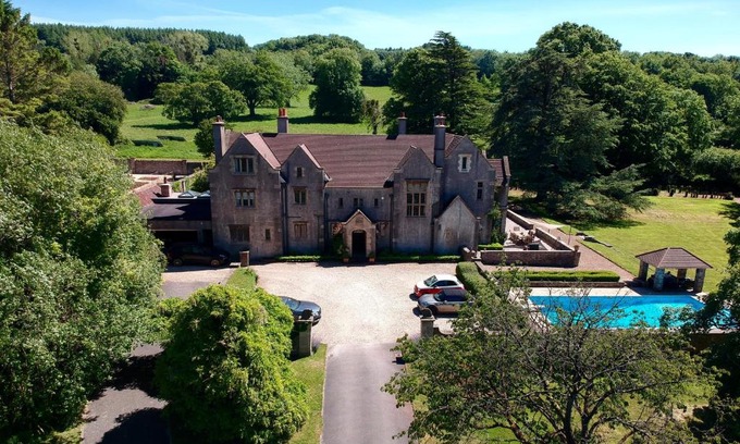 Wraxall Bed & Breakfast | The Den at Backwell Down
