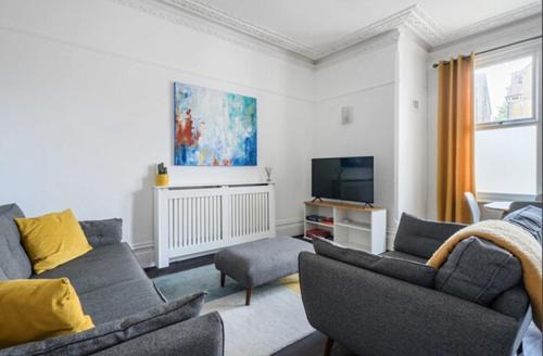 Croham Apartment | The Den