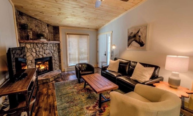 Blowing Rock Condo | The DIAMOND of Blowing Rock- 4 Min. walk to Downtown AND App State
