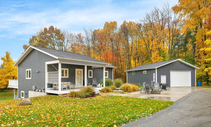 White Cloud House | The Dragon House @ Sandy Beach - Hot Tub! Nintendo Switch! Dragon Trail!