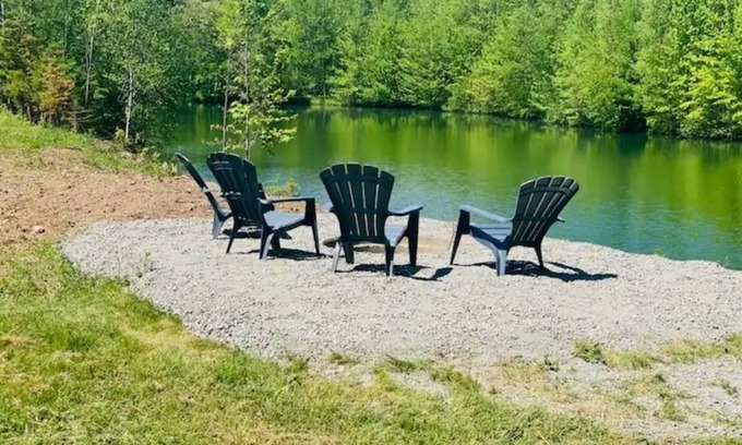 Stoney Creek Cabin | The Dusty Trail lodge, a private oasis.