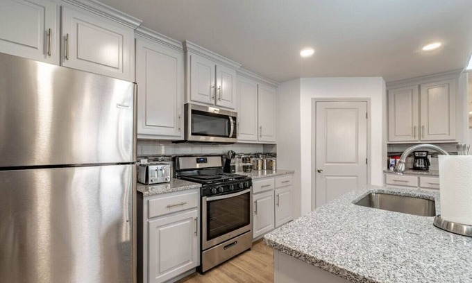 North by Northwest House | The Evanston - 3BR/2BA - New House