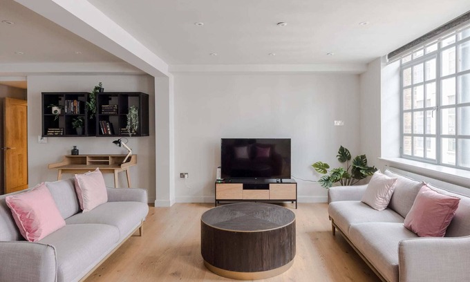 Clerkenwell Apartment | The Eyre Suite Five - Farringdon - by Frankie