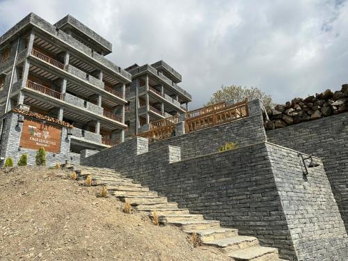 Mustang Resort | The face resort