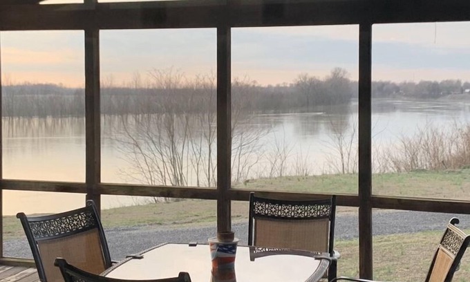 Lyon County House | The farm getaway!