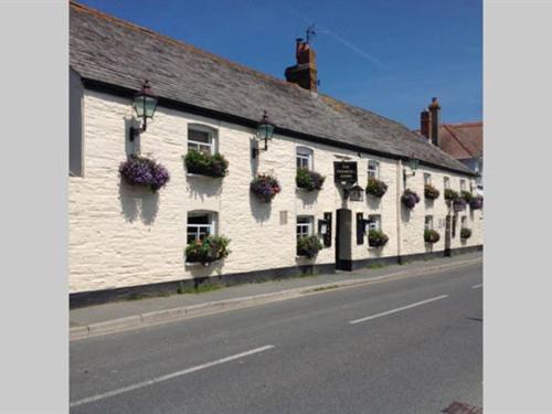 St Merryn Bed & Breakfast | The Farmers Arms