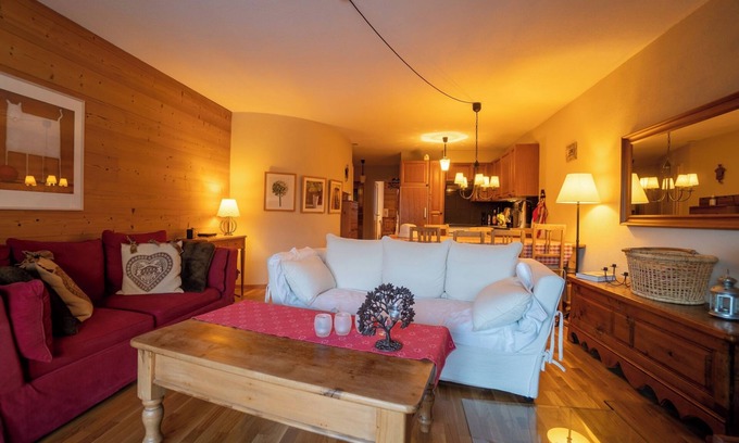 Alpe des Chaux Apartment | The flat is located above the village of Gryon, in Les Verneys Soleil, 2 km from the Fracherets ski