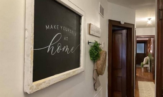 McConnelsville Apartment | The Flats on Main-Louise Suite