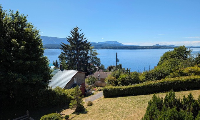 Alert Bay Apartment | The Founder's Vista Suite | Spacious Ocean View Apartment with Full Kitchen