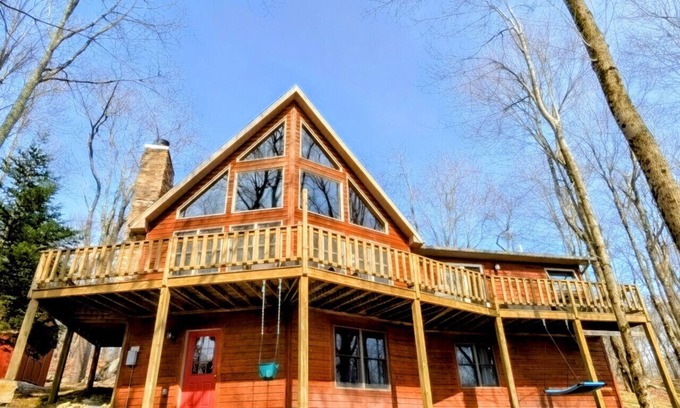 Alpine Lake Apartment | The Fox Den: Perfect Retreat with Double Master Suites, Hot Tub & A/C