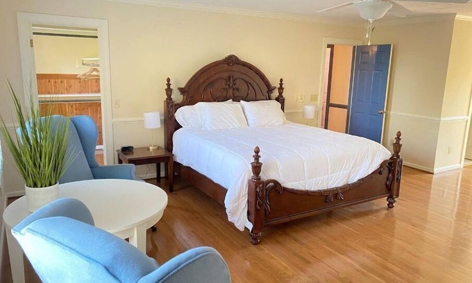 Ruckersville House | The Franklin Estate - Suite A-Private Apt-King Bed