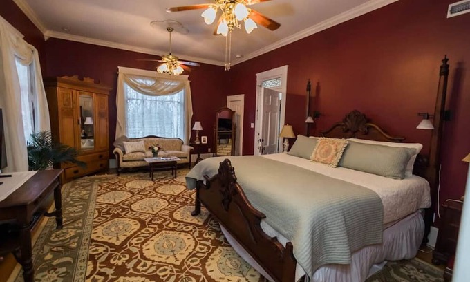 Guthrie Apartment | The Franklin Room at The Judge`s Chambers
