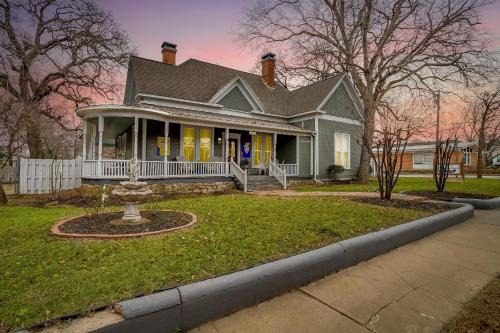 Stephenville Hotel | The Gallery House Boutique Hotel