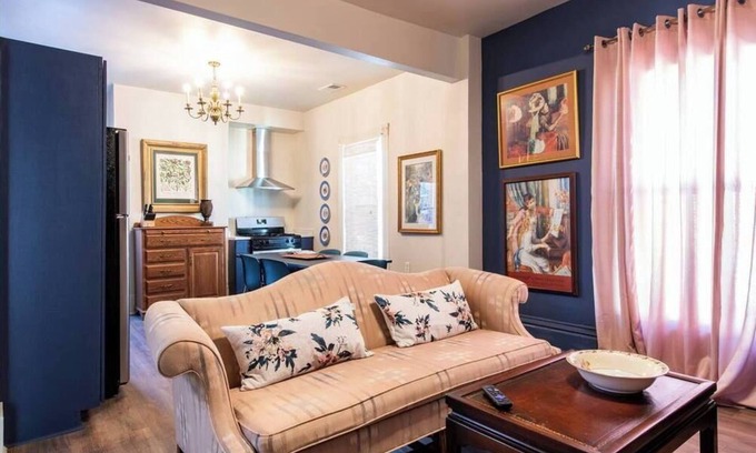 Clifton Apartment | The Gallery Loft - Walk & Dine!