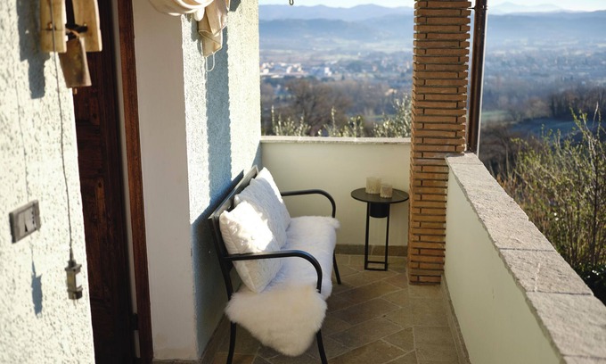 Citta di Castello Apartment | The Garden Above the clouds