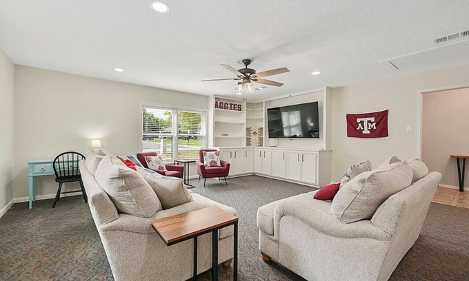 Camelot House | The Gathering Place ~ 4 BR+Yard