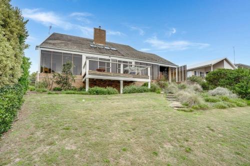 Goolwa South House | The Glass House 103 Bristow-Smith Ave Goolwa South - BYO Linen