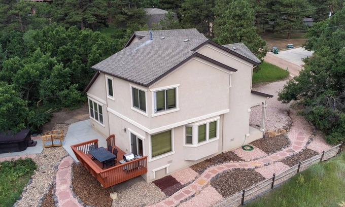 Palmer Lake House | The Glen House, a lovely 4 bedroom home in Palmer Lake, with hot tub, and views!