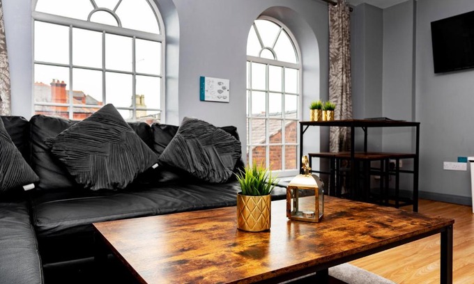 Wrexham Apartment | The Glyndwr - Berwyn House