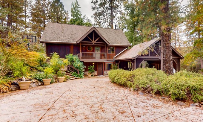 Applegate House | The Goat House