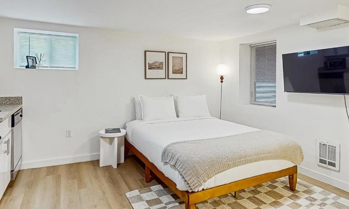 Lower Queen Anne Hotel | The Gordon Getaway