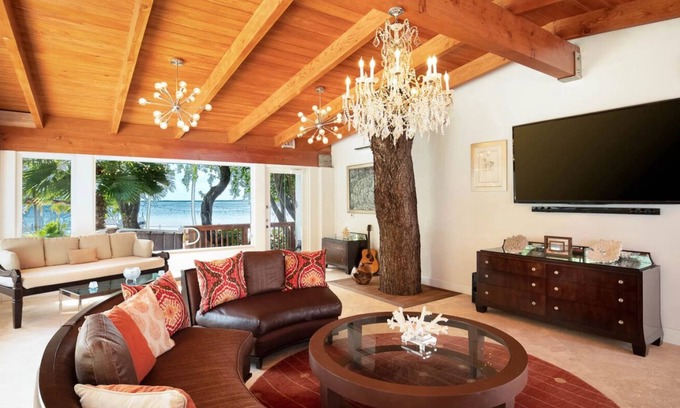 Key Largo House | The Grand Lodge Right On The Water at Largo Resort