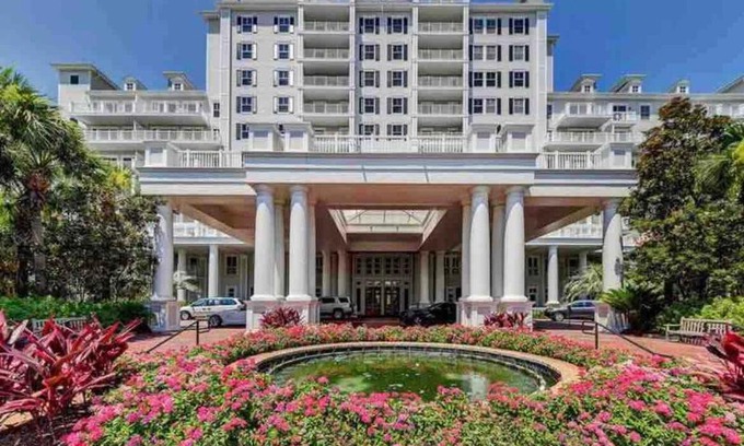 Baytowne Wharf Resort | The Grand Sandestin Golf & Beach Resort Studio sleeps four shuttle to private beach
