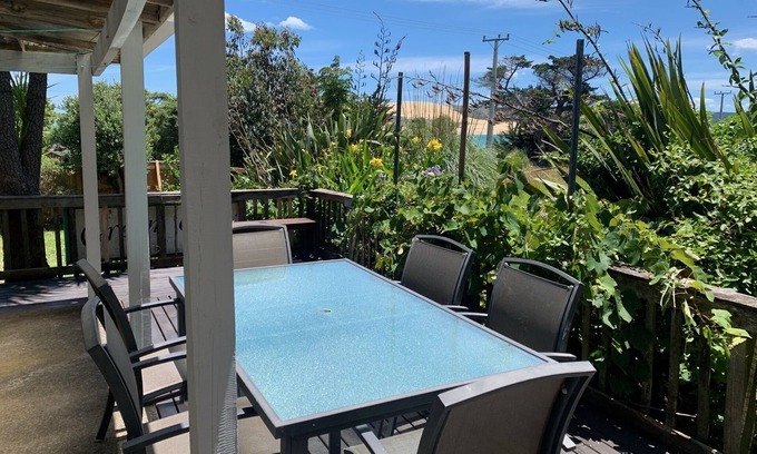 Omapere House | The Green Bach opposite beach- quirky and great for groups and families