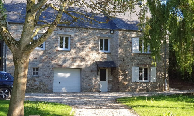 Neuilly-la-Foret House | The GRON mill is at the foot of the landing beaches