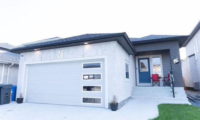 Winnipeg House | The Guest Expertise – Where Elegance Meets Comfort in a 5BR Luxury Retreat