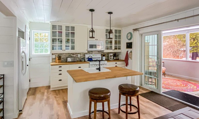 Wells House | The Guest House — Bright, Artistic & Pet-Friendly