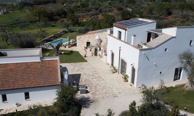 Castellana Grotte House | The Hague of Cucumo with pool