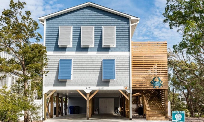 Long Beach House | The Happy Crab by Oak Island Accommodations
