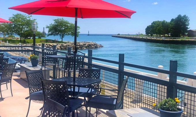 Port Washington Hotel | The Harborview on Lake Michigan, Ascend Hotel Collection