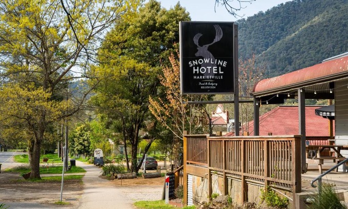 Harrietville Hotel | The Harrietville Snowline Hotel