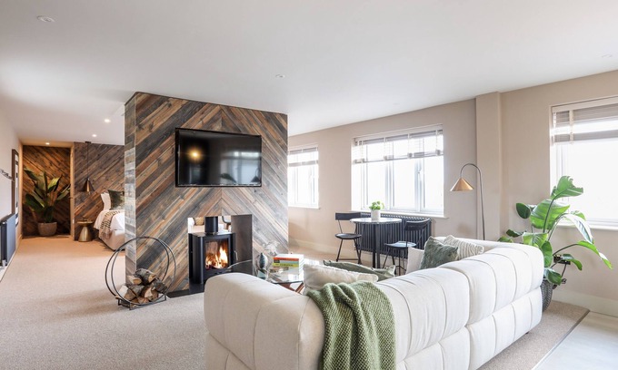 Llanfechell Cottage | THE HAYLOFT, romantic, luxury holiday cottage in Llanfechell