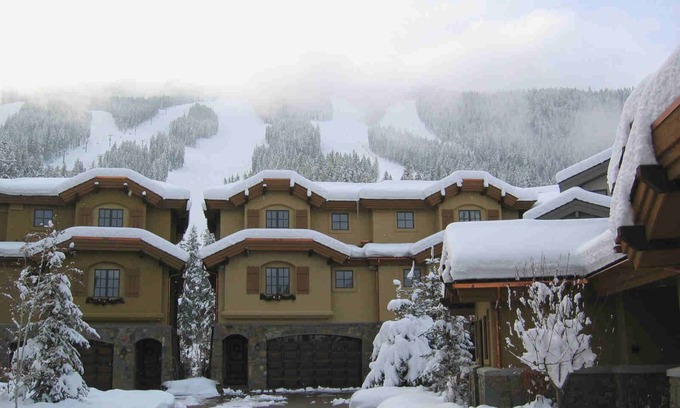 Warm Springs Condo | The Hemingways is a ski-in, ski-out residence located in beautiful Sun Valley