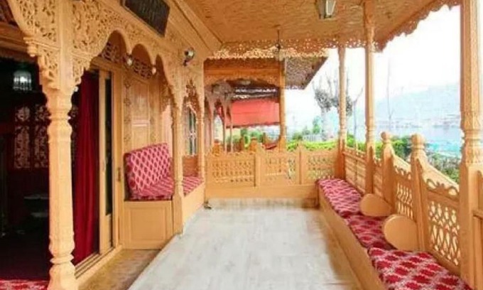 Dal Lake Hotel | The Heritage Group Of Houseboats