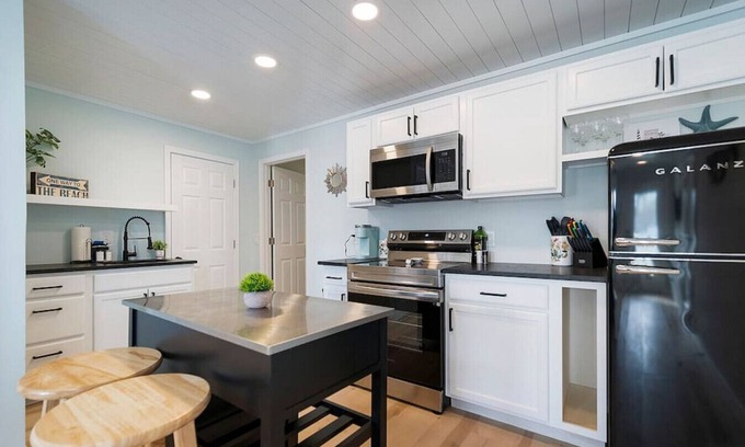 St. Augustine Beach Apartment | The Hibiscus Hut | Cozy spaces for crisp fall days!