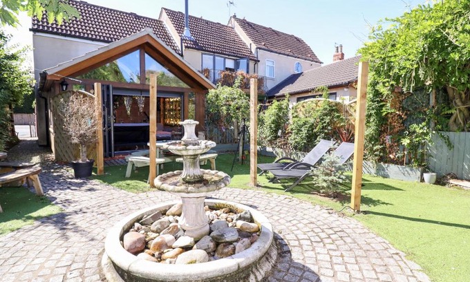 Barlby House | The Hide Away