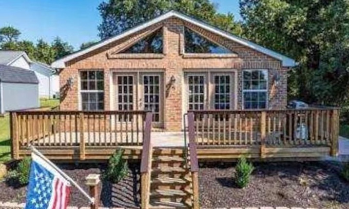 Glen Burnie House | The Hideaway Spot- Waterfront w/Dock on Long Cove