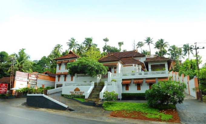 Chirayinkil Hotel | THE HILLWAY HERITAGE