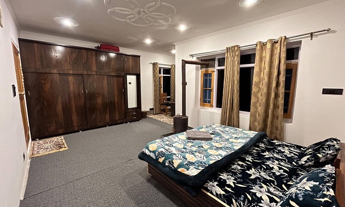 Greater Johannesburg Metropolitan Area House | 'The Himalayan Nest – Comfort, Hospitality & Local Charm Await!"