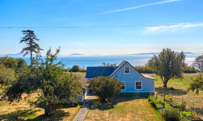 Point Roberts House | The Homestead on the Point