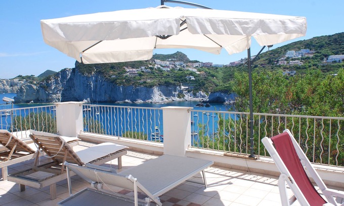 Le Forna House | The house by the sea one step away from the beach