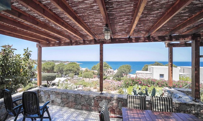 Marine de Saint Ambroggio House | THE HOUSE GLEAMING IN THE RAYS OF THE SETTING SUN